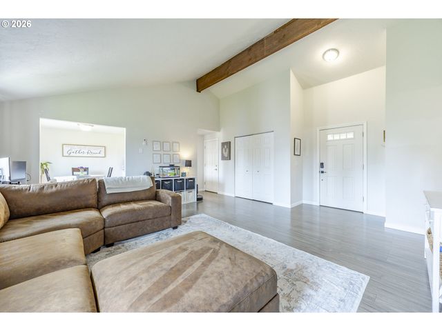 1530 DOLA St, Eugene, OR 97402