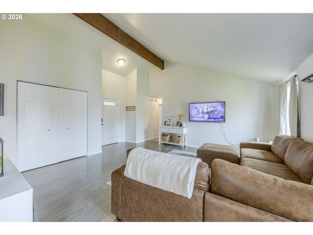 1530 DOLA St, Eugene, OR 97402