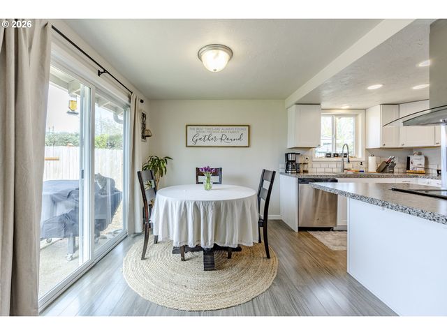 1530 DOLA St, Eugene, OR 97402