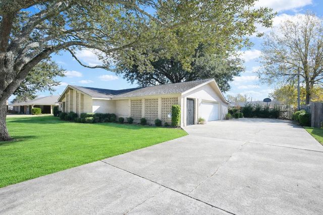 609 Oak Ln, Thibodaux, LA 70301