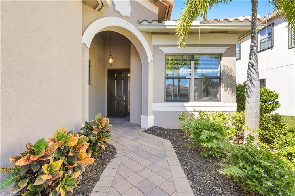 11530 Foxbriar LN, Fort Myers, FL 33913