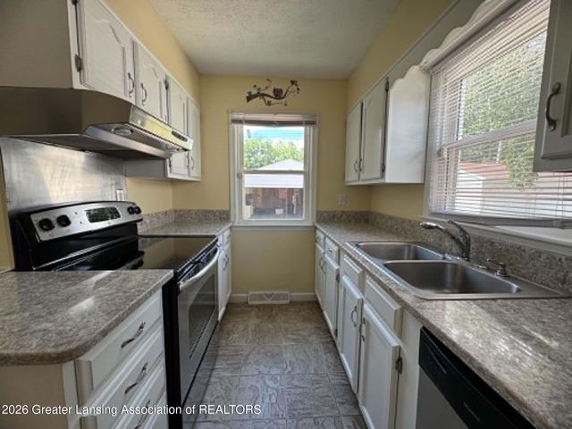 1217 N Hayford Avenue, Lansing, MI 48912