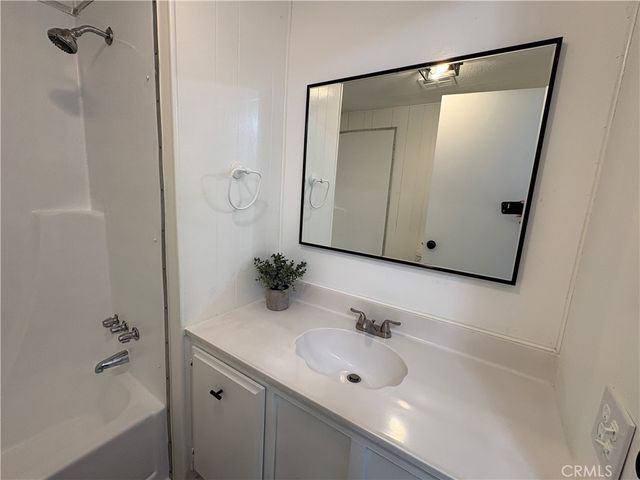 1895 W Devonshire Avenue 27, Hemet, CA 92545