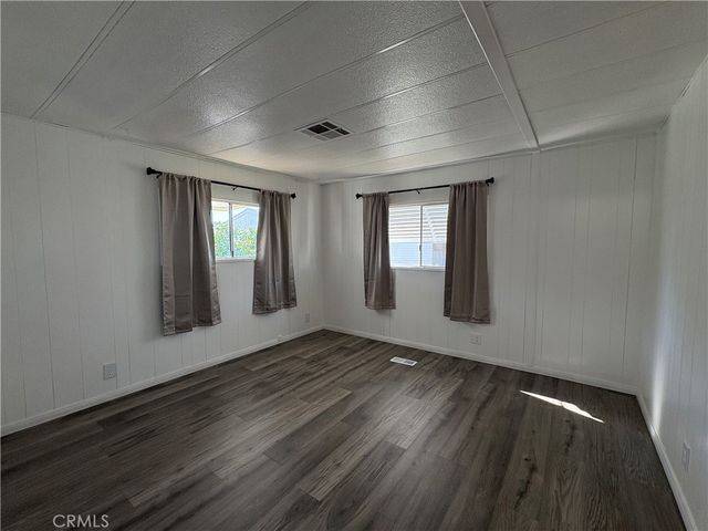 1895 W Devonshire Avenue 27, Hemet, CA 92545