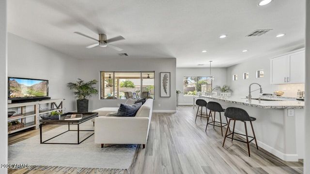 5511 W Molly Lane, Phoenix, AZ 85083