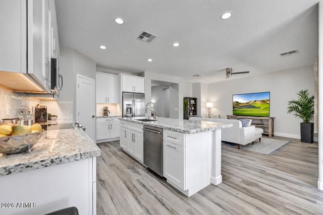 5511 W Molly Lane, Phoenix, AZ 85083