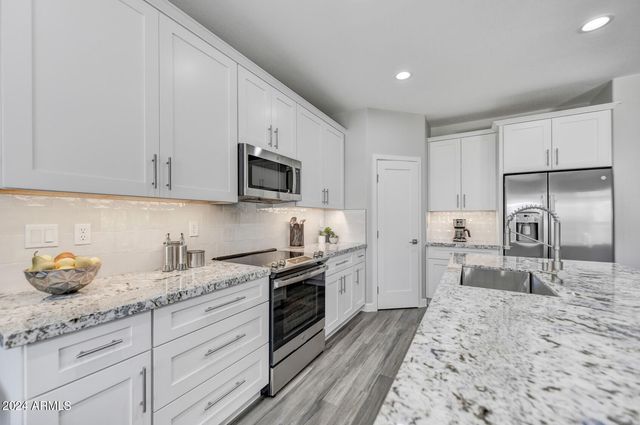 5511 W Molly Lane, Phoenix, AZ 85083