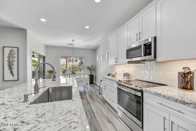 5511 W Molly Lane, Phoenix, AZ 85083