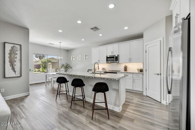 5511 W Molly Lane, Phoenix, AZ 85083
