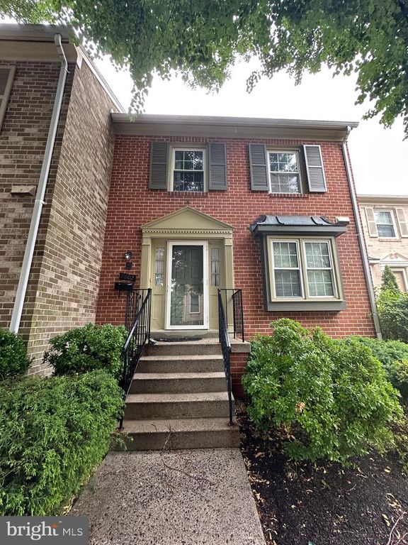 Image 1 of property listing at 7602 WESTLAKE TER #19, Bethesda, MD 20817