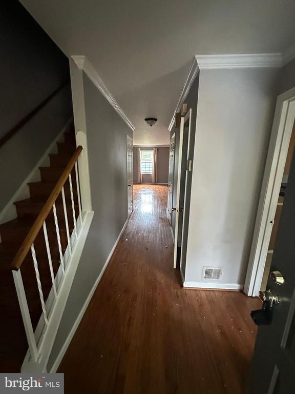 Image 11 of property listing at 7602 WESTLAKE TER #19, Bethesda, MD 20817