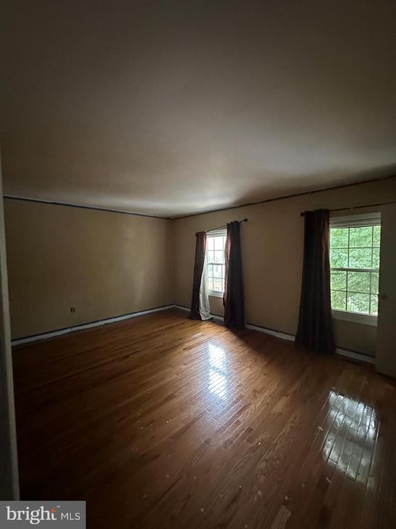 Image 13 of property listing at 7602 WESTLAKE TER #19, Bethesda, MD 20817