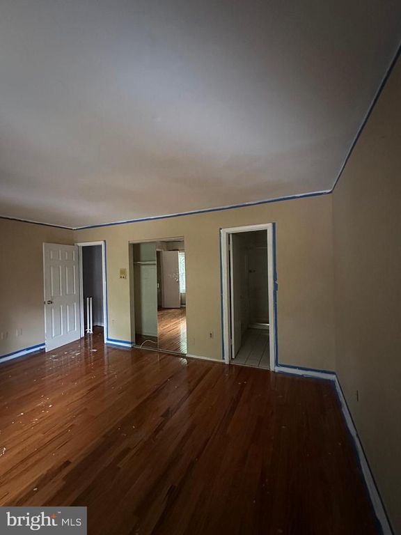 Image 16 of property listing at 7602 WESTLAKE TER #19, Bethesda, MD 20817