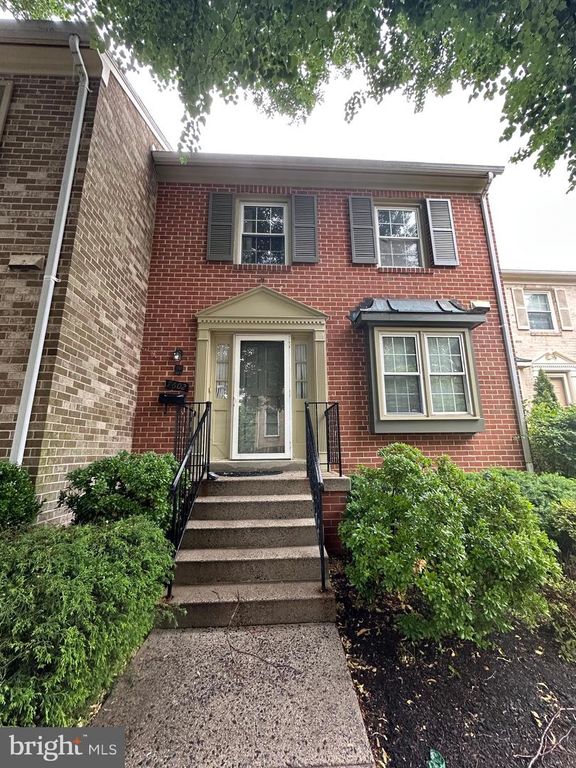 Image 2 of property listing at 7602 WESTLAKE TER #19, Bethesda, MD 20817
