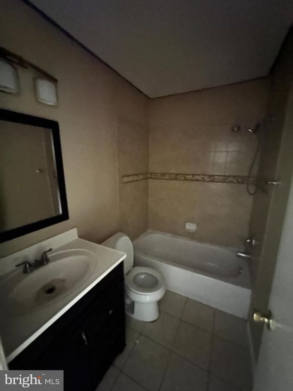 Image 22 of property listing at 7602 WESTLAKE TER #19, Bethesda, MD 20817