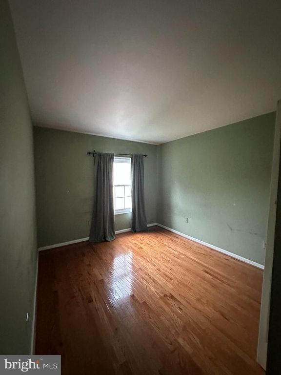 Image 26 of property listing at 7602 WESTLAKE TER #19, Bethesda, MD 20817