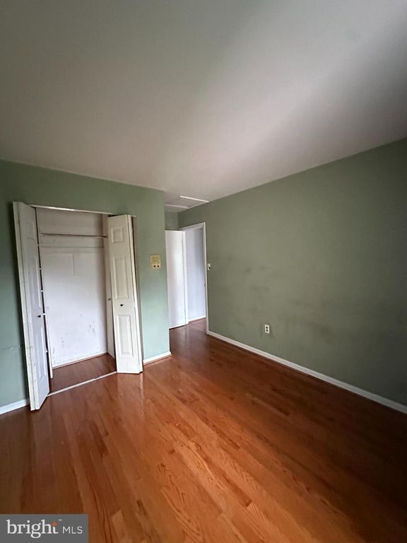 Image 27 of property listing at 7602 WESTLAKE TER #19, Bethesda, MD 20817