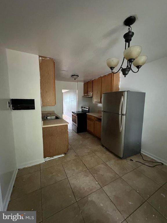 Image 3 of property listing at 7602 WESTLAKE TER #19, Bethesda, MD 20817