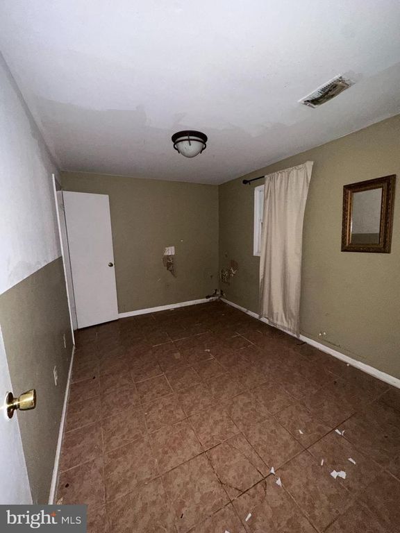 Image 31 of property listing at 7602 WESTLAKE TER #19, Bethesda, MD 20817