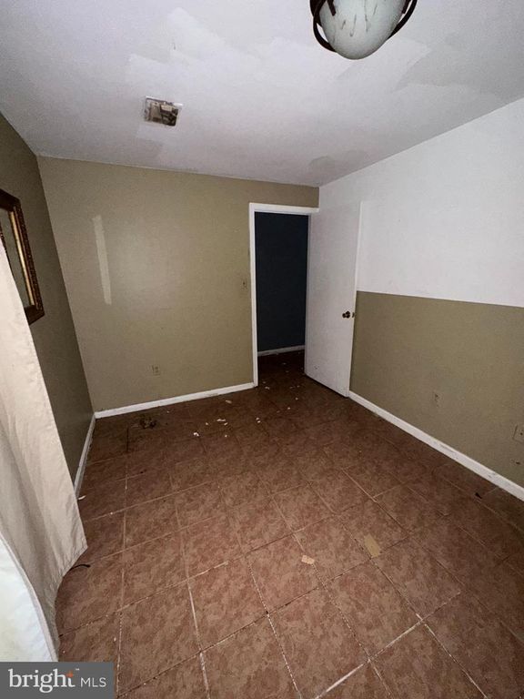Image 32 of property listing at 7602 WESTLAKE TER #19, Bethesda, MD 20817