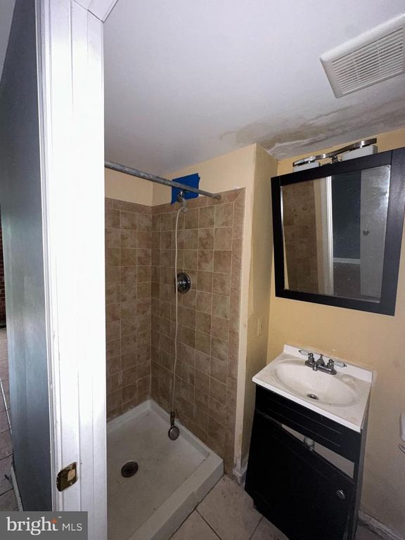 Image 39 of property listing at 7602 WESTLAKE TER #19, Bethesda, MD 20817