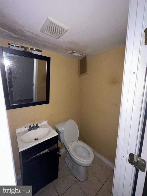 Image 40 of property listing at 7602 WESTLAKE TER #19, Bethesda, MD 20817