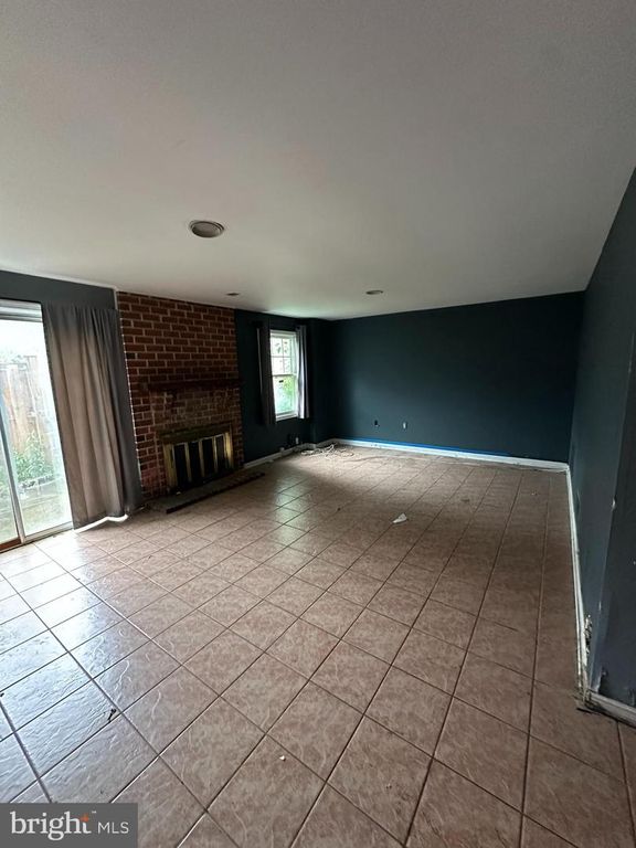 Image 41 of property listing at 7602 WESTLAKE TER #19, Bethesda, MD 20817