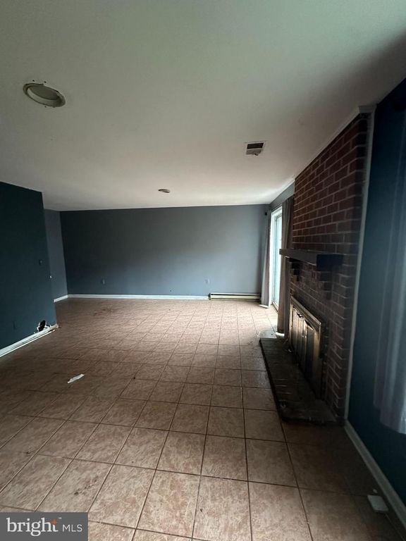 Image 43 of property listing at 7602 WESTLAKE TER #19, Bethesda, MD 20817