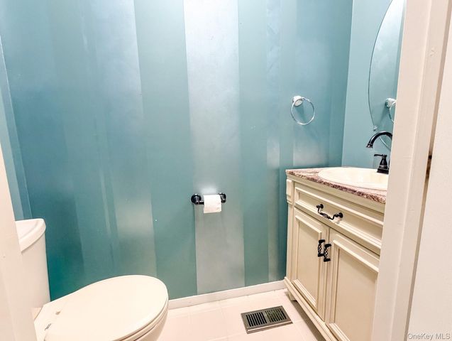 235 Kettles Lane, Medford, NY 11763
