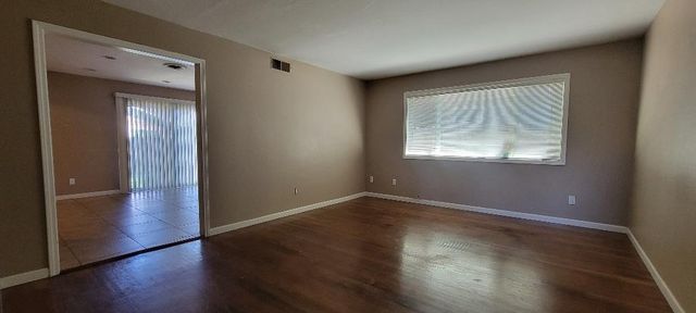 6955 S Land Park Dr, Sacramento, CA 95831