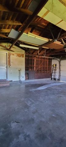 6955 S Land Park Dr, Sacramento, CA 95831