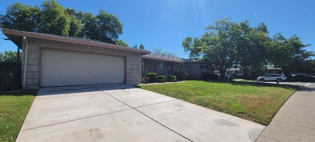 6955 S Land Park Dr, Sacramento, CA 95831