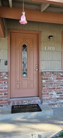 6955 S Land Park Dr, Sacramento, CA 95831