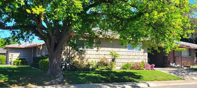 6955 S Land Park Dr, Sacramento, CA 95831