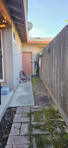 6955 S Land Park Dr, Sacramento, CA 95831