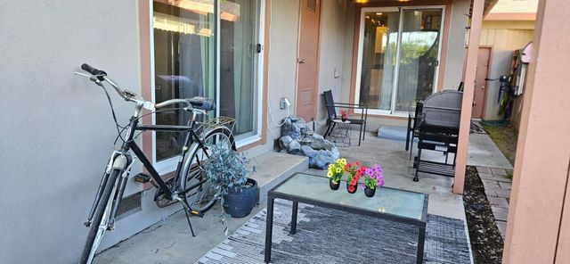 6955 S Land Park Dr, Sacramento, CA 95831