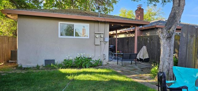 6955 S Land Park Dr, Sacramento, CA 95831