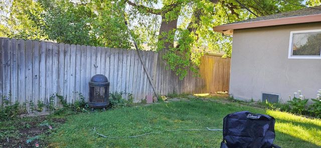 6955 S Land Park Dr, Sacramento, CA 95831