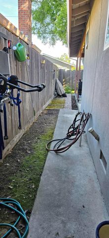 6955 S Land Park Dr, Sacramento, CA 95831