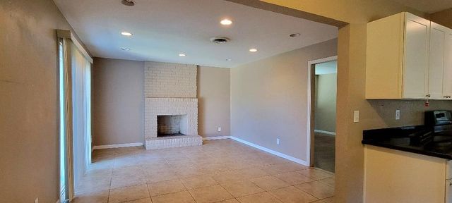 6955 S Land Park Dr, Sacramento, CA 95831