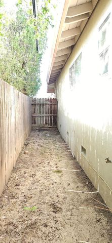 6955 S Land Park Dr, Sacramento, CA 95831