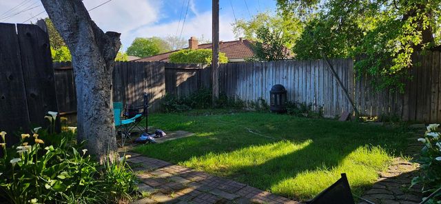 6955 S Land Park Dr, Sacramento, CA 95831