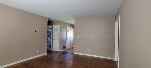 6955 S Land Park Dr, Sacramento, CA 95831