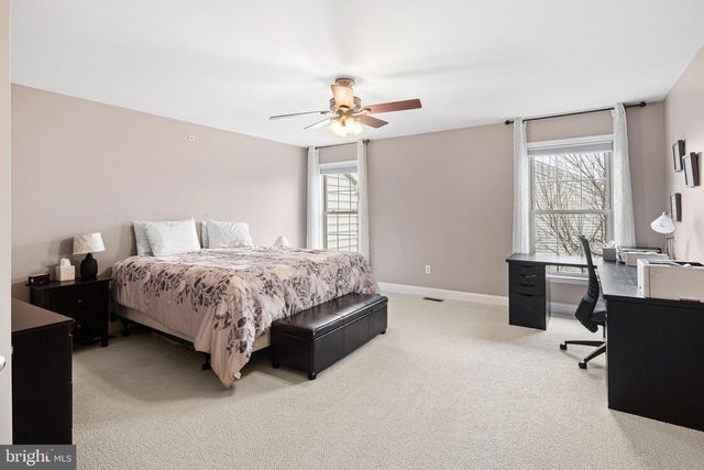 208 CLUBHOUSE CT, Conshohocken, PA 19428