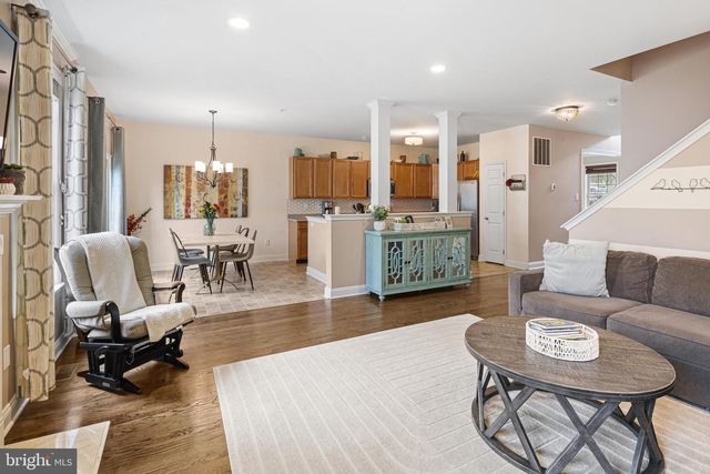 208 CLUBHOUSE CT, Conshohocken, PA 19428