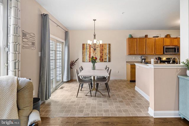 208 CLUBHOUSE CT, Conshohocken, PA 19428