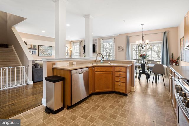 208 CLUBHOUSE CT, Conshohocken, PA 19428