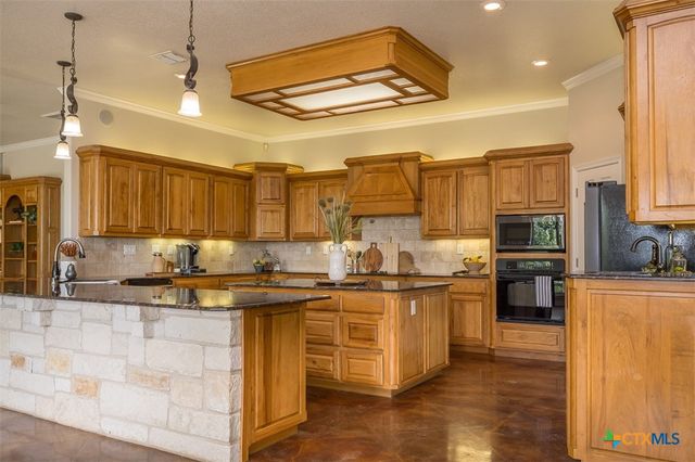 11047 Highview Drive, Belton, TX 76513