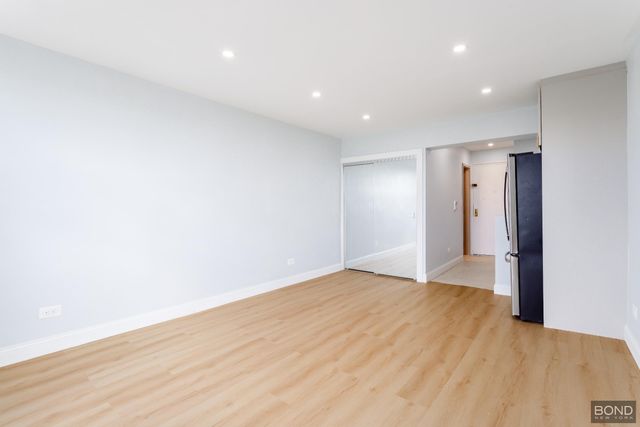 5021 39th Pl Apt 5C, New York City, NY 11104