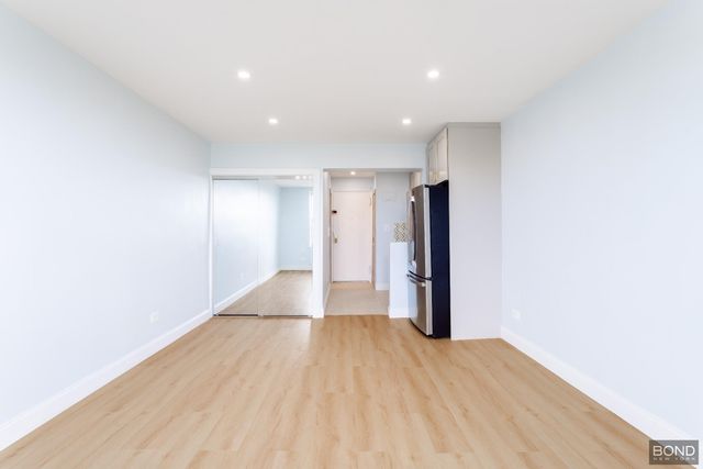 5021 39th Pl Apt 5C, New York City, NY 11104
